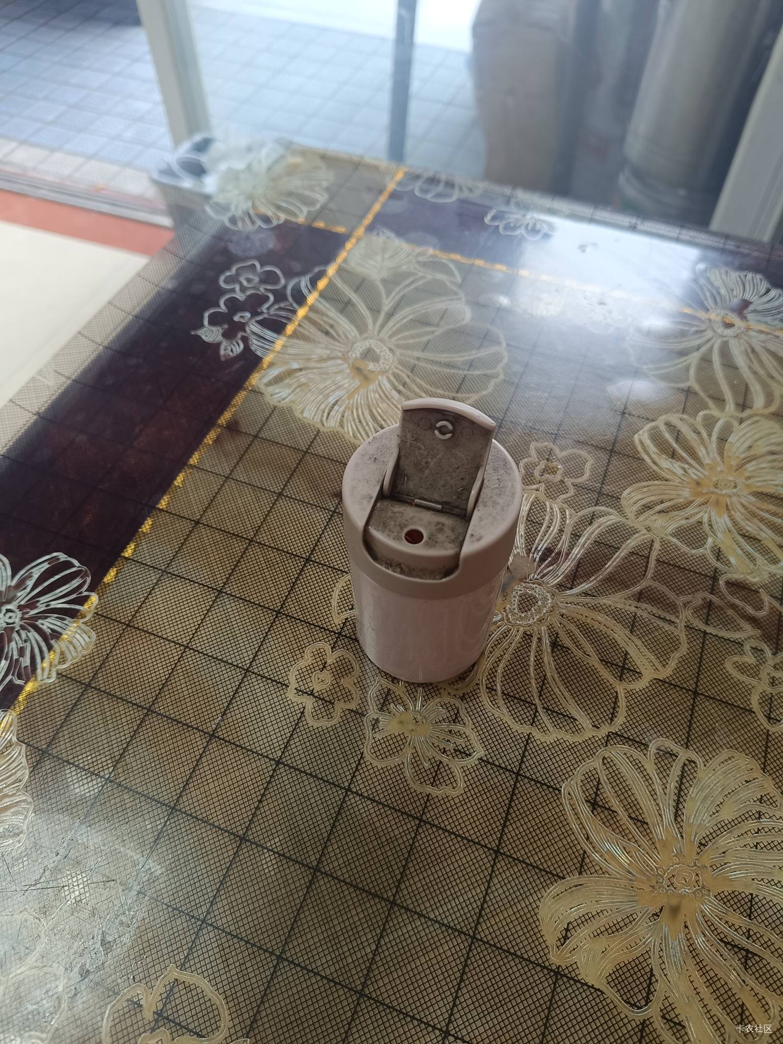 快餐店牙签盒都不处理一下。


42 / 作者:开弓没有回头箭 / 