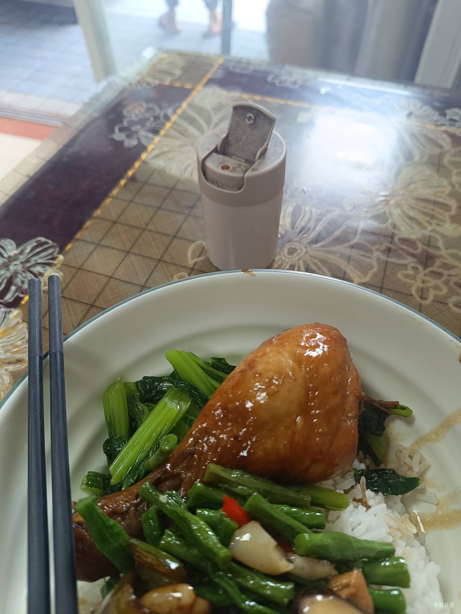 快餐店牙签盒都不处理一下。


34 / 作者:开弓没有回头箭 / 