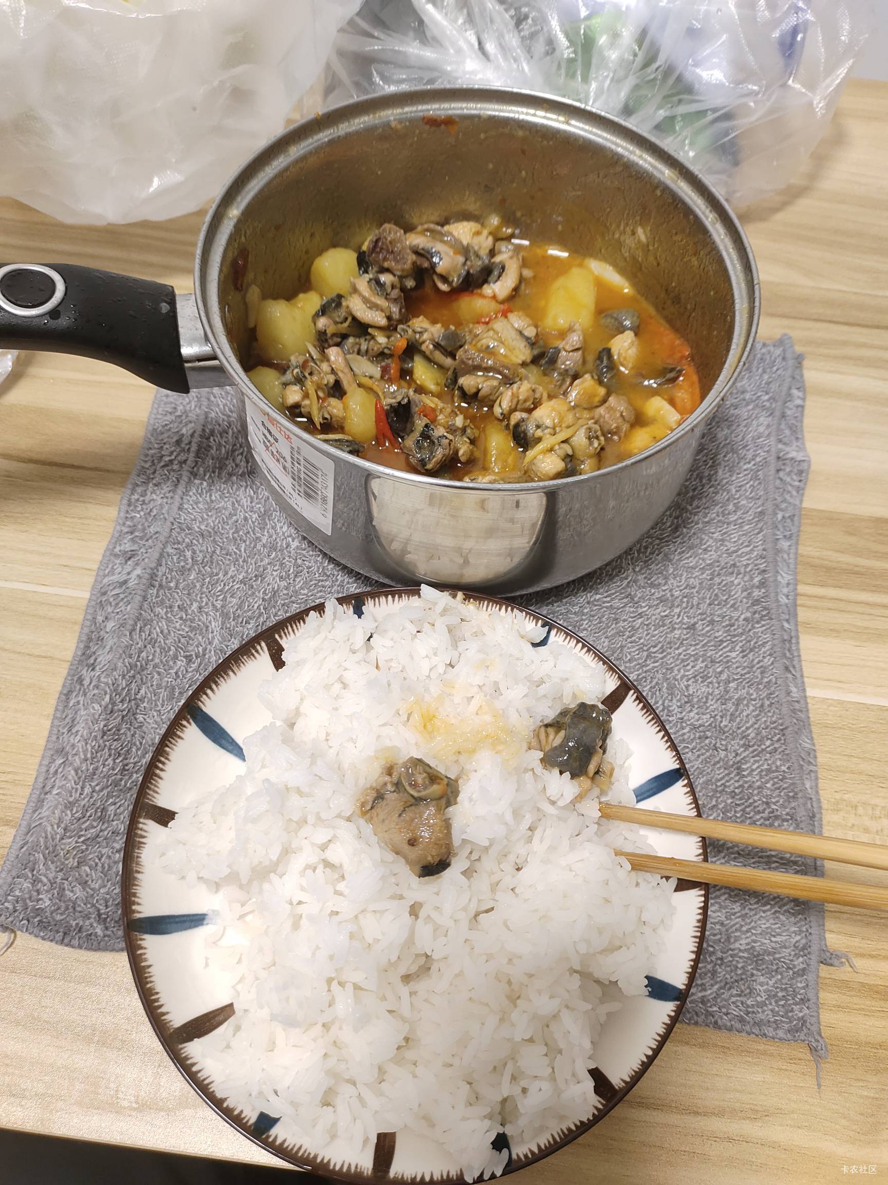 搞个土豆烧鸡，老哥们先吃

25 / 作者:菲菲飞呀飞 / 