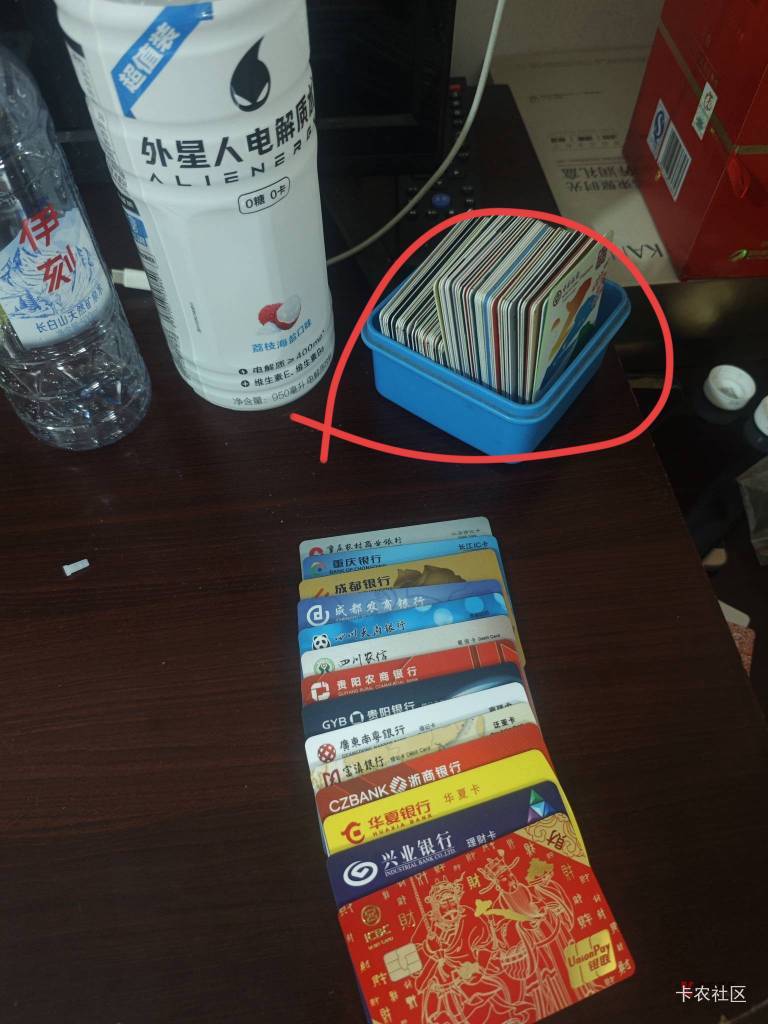 现在野鸡银行的毛越来越少了，卡办了一大堆，活动却没啥了，不好申请了

74 / 作者:神孙策 / 