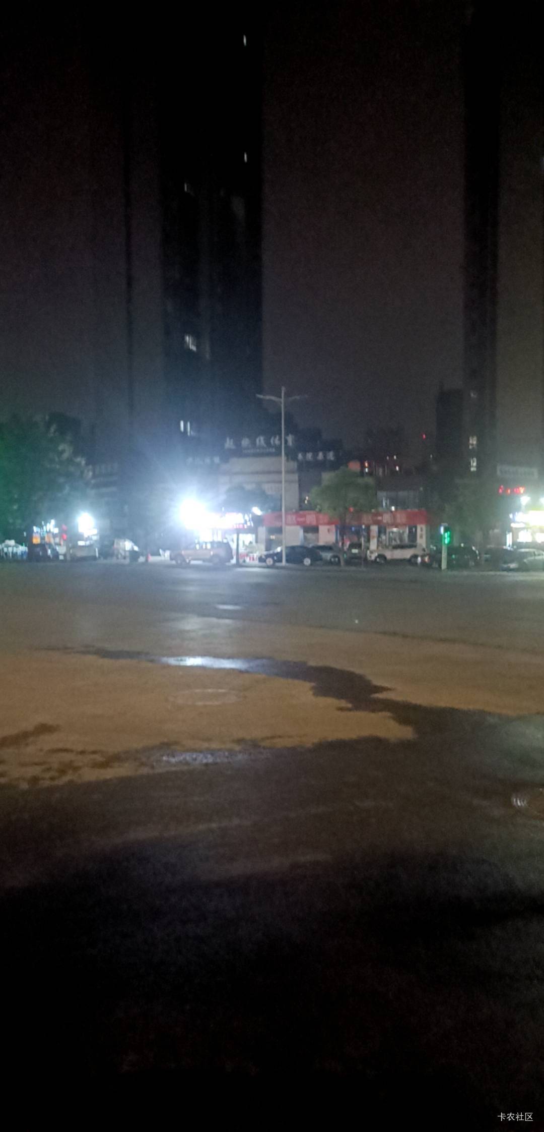 md睡不着，去大马路上溜达下
83 / 作者:热了上上课上课 / 