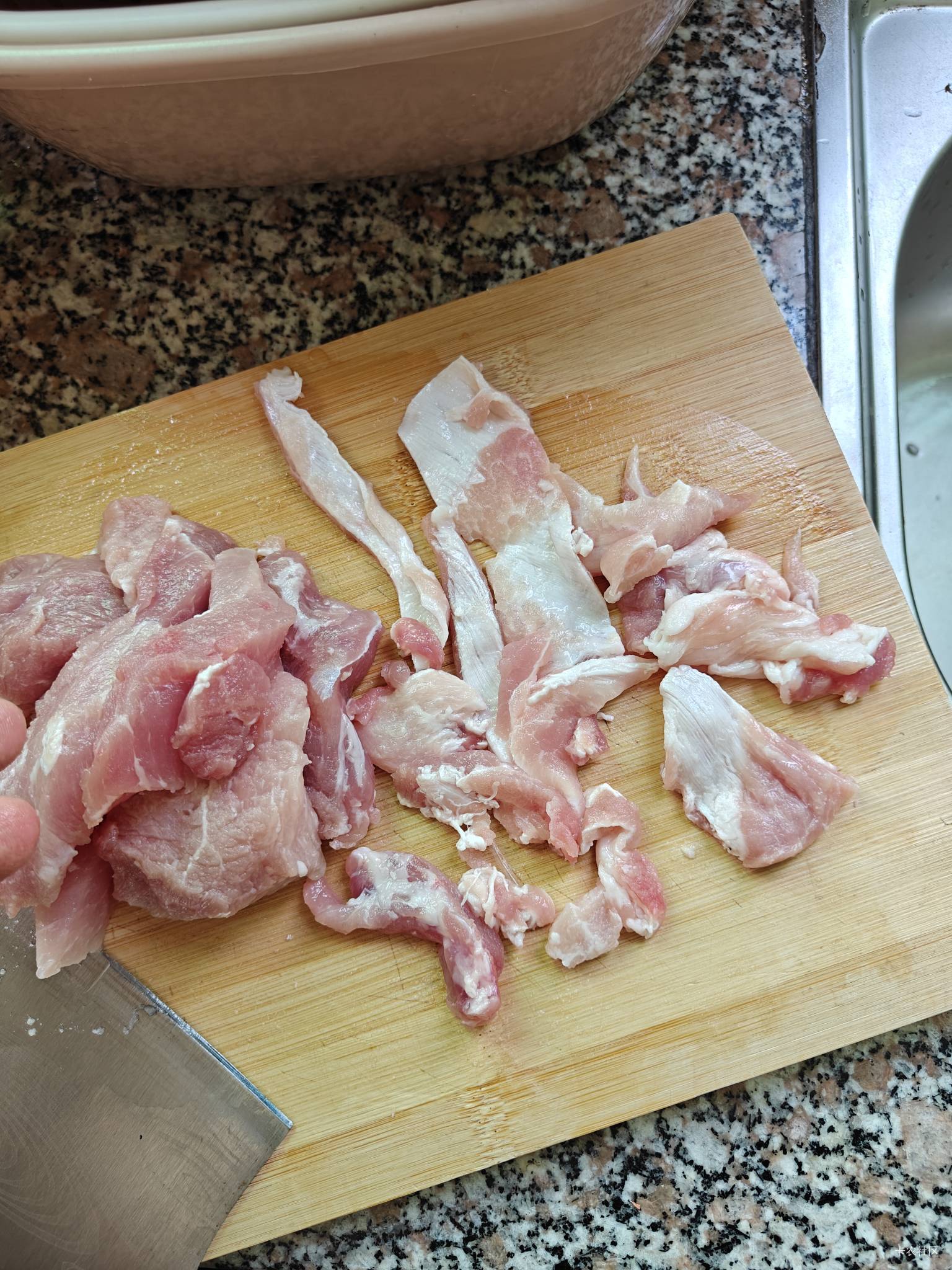 老哥们问一下，我是厨房小白，这肉是里脊肉吗？怎么筋膜这么多。

42 / 作者:戒为良药 / 