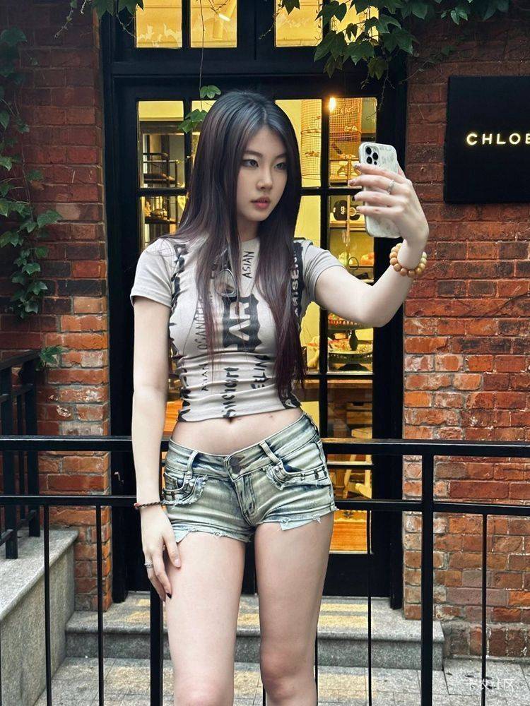 刚上去看  12倍串只差微博赢 竟然输给NS  LPL真是出生。。。1200+没了。。又吃土   

10 / 作者:饿得浑身发抖哦 / 
