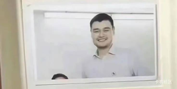 我也有幸跟姚明合过影，至今还珍藏着

2 / 作者:卡农最后一位帅哥 / 