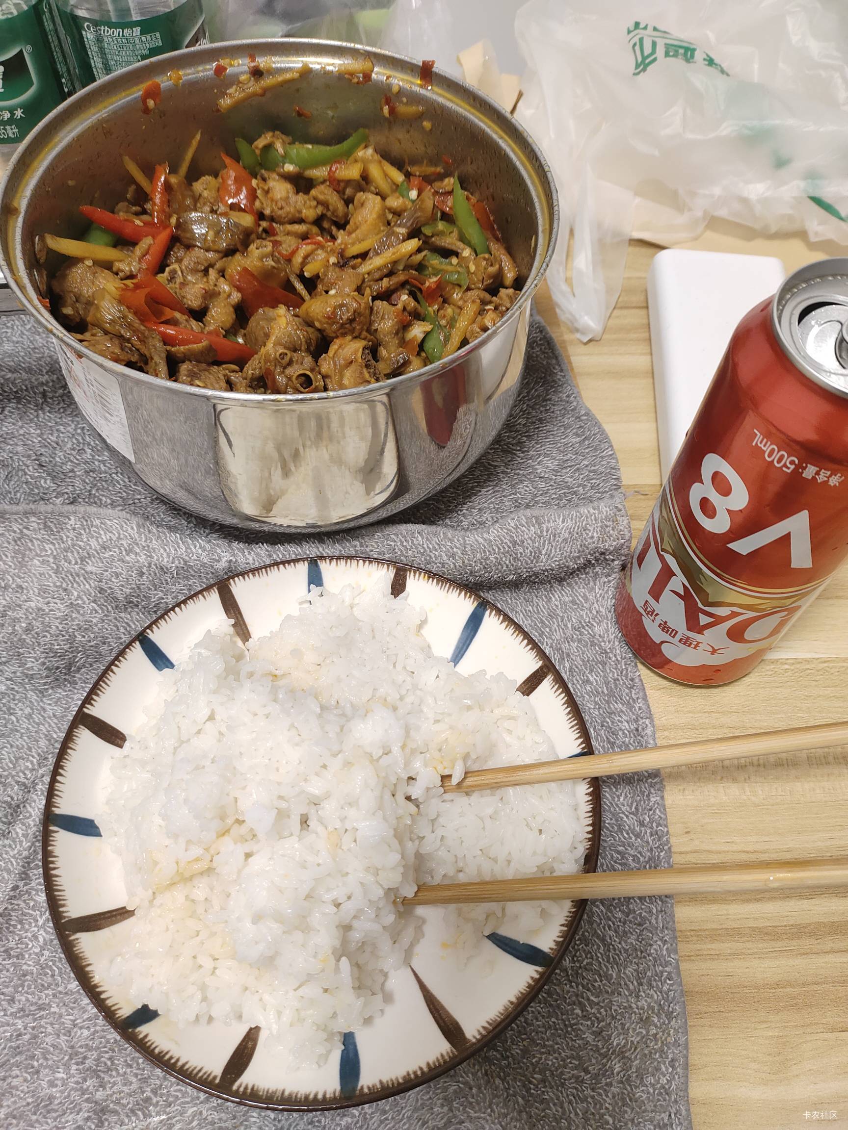 波波们吃饭了，花30毛买了半只鸭子爆炒

92 / 作者:菲菲飞呀飞 / 