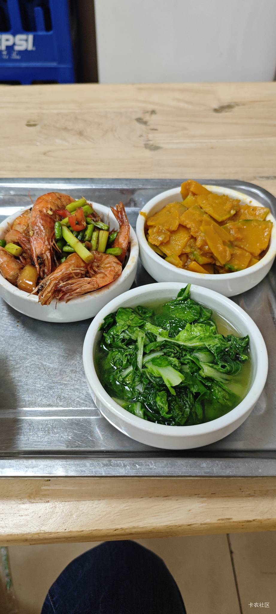 今天降温了，但是也更凄凉了，路上人明显少了，饭店也一样

91 / 作者:卡农豆包 / 