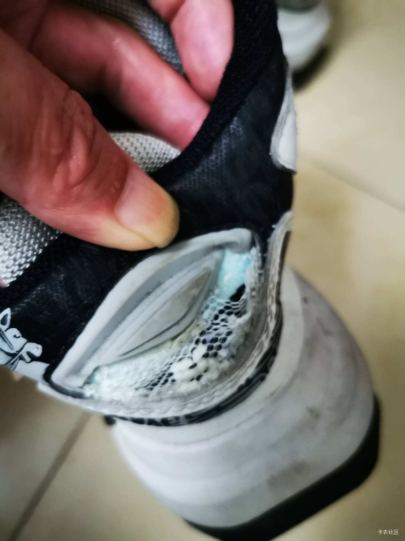 唯品会买了双鸿星尔克运动鞋，才穿2天就烂成这样，以前买的随便穿个一年半载没问题，29 / 作者:卡卡卡卡夫 / 
