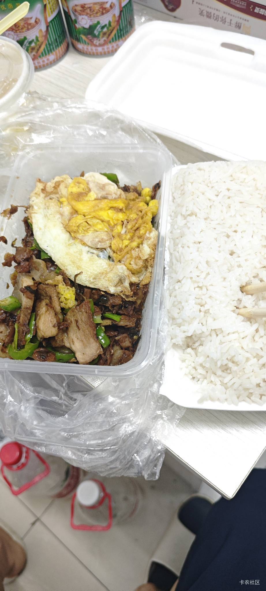 每天中午一顿挂b外卖

99 / 作者:卡农豆包 / 