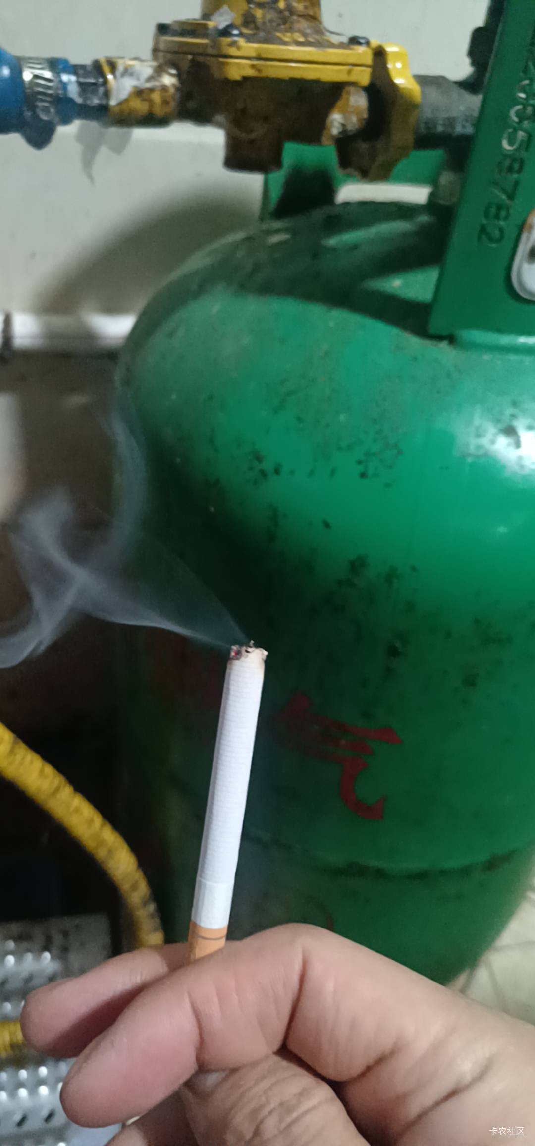 老哥们 你们上班都藏到哪里抽烟啊

14 / 作者:七剑下面条 / 