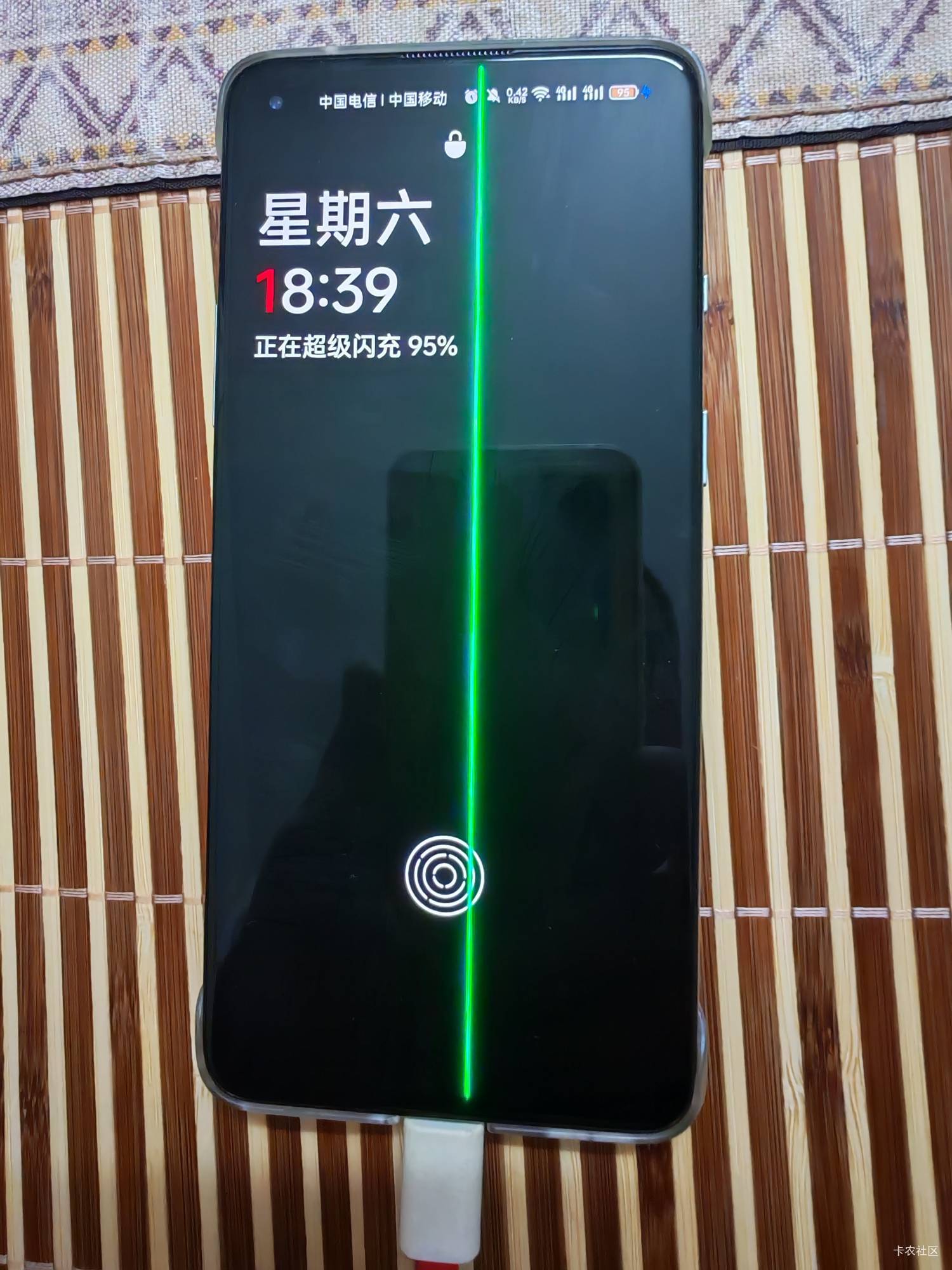 手机屏幕出现条绿线，去修的话要多少钱？


3 / 作者:胡萝卜糊了yu / 