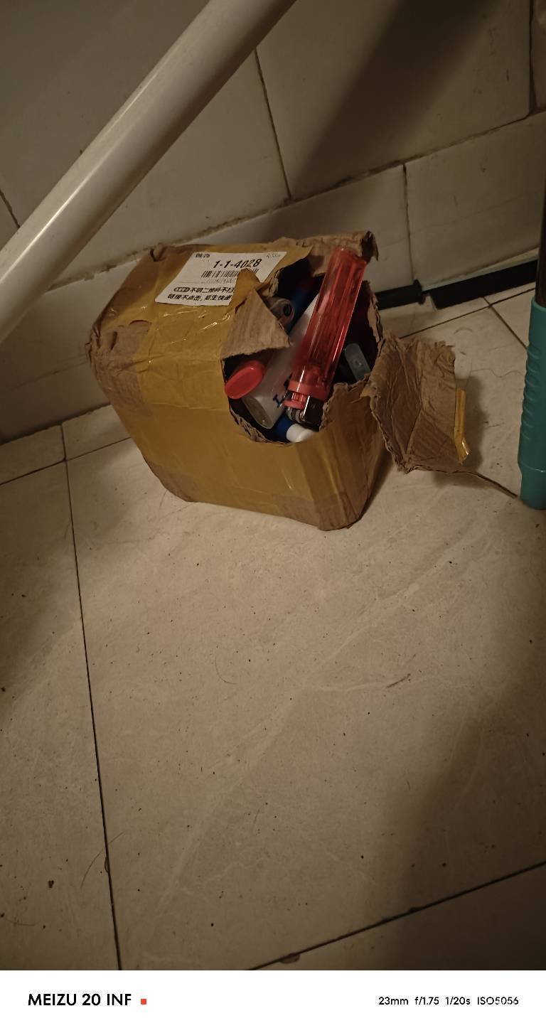 要哭了，快手看了几个小时广告15毛，赶紧跑去楼下买包烟，跑上6楼挂壁房。结果打火机48 / 作者:还是少年 / 