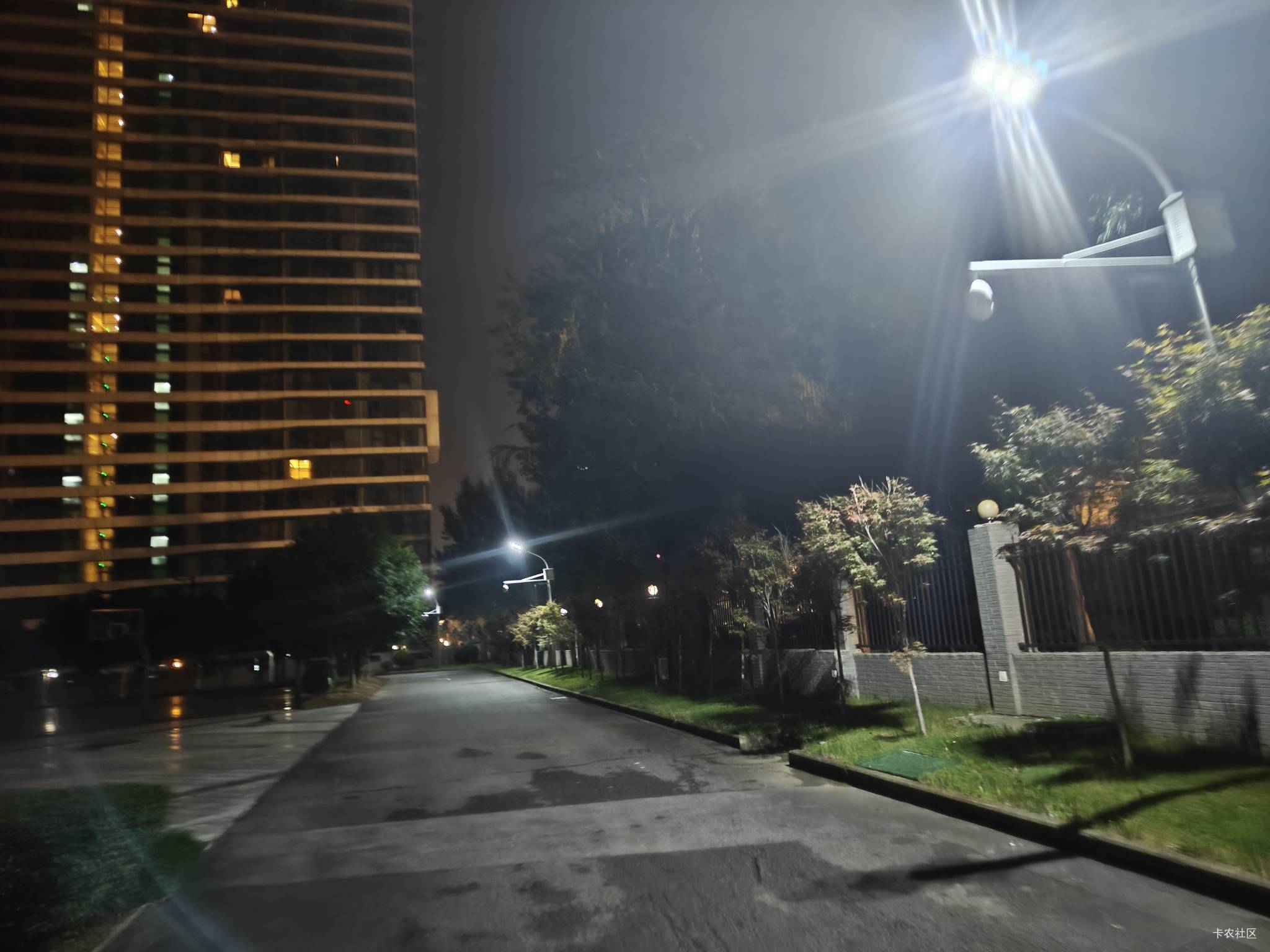 不知不觉都10月底了，还有18天又要发工资了。唉，回想这个月的月中，真是地狱啊。dg真58 / 作者:黑鬼儿 / 