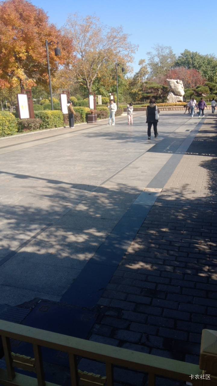 今天河北的天气是真好，从9月底开始，不是阴天下雨，就是严重雾霾。时隔一个月又看到39 / 作者:mmmmkbh / 