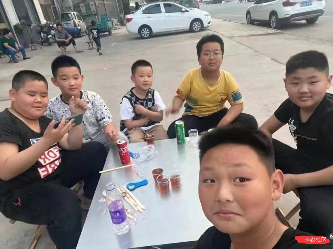 含泪吃上了  怒赚三大毛  根本用不完





74 / 作者:不伦不类很正经 / 