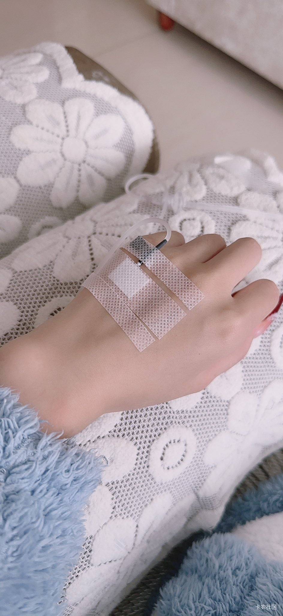 一到冬天就扁桃体发炎 迟早找个时候把扁桃体割了，除了发炎，一点作用没有。

93 / 作者:白衣卿相风 / 