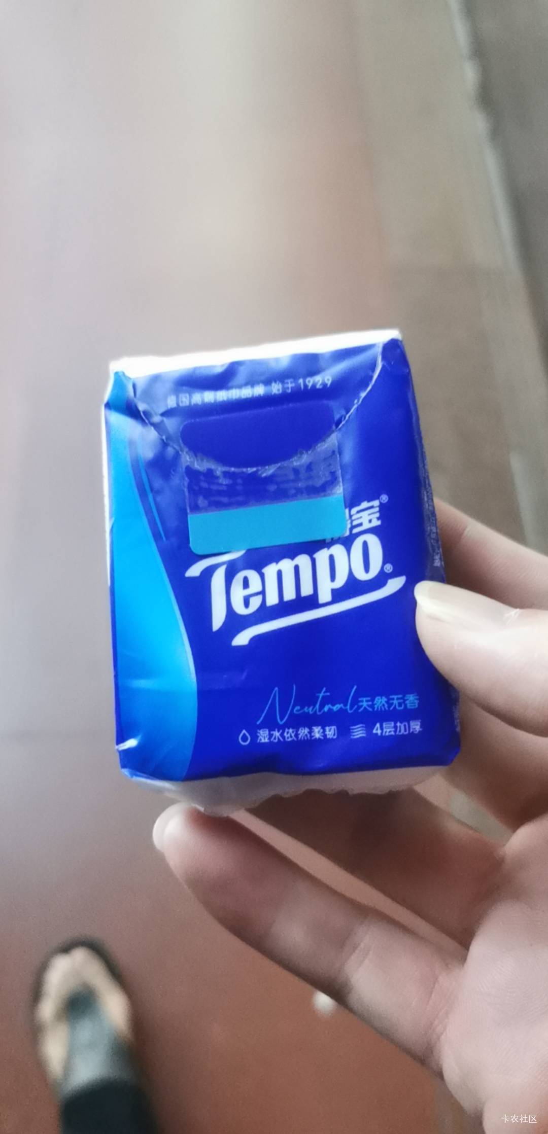 美宜佳真狠，一块钱一包小纸巾，它卖2块一包，怪不得老哥吐槽


96 / 作者:卡卡卡卡夫 / 