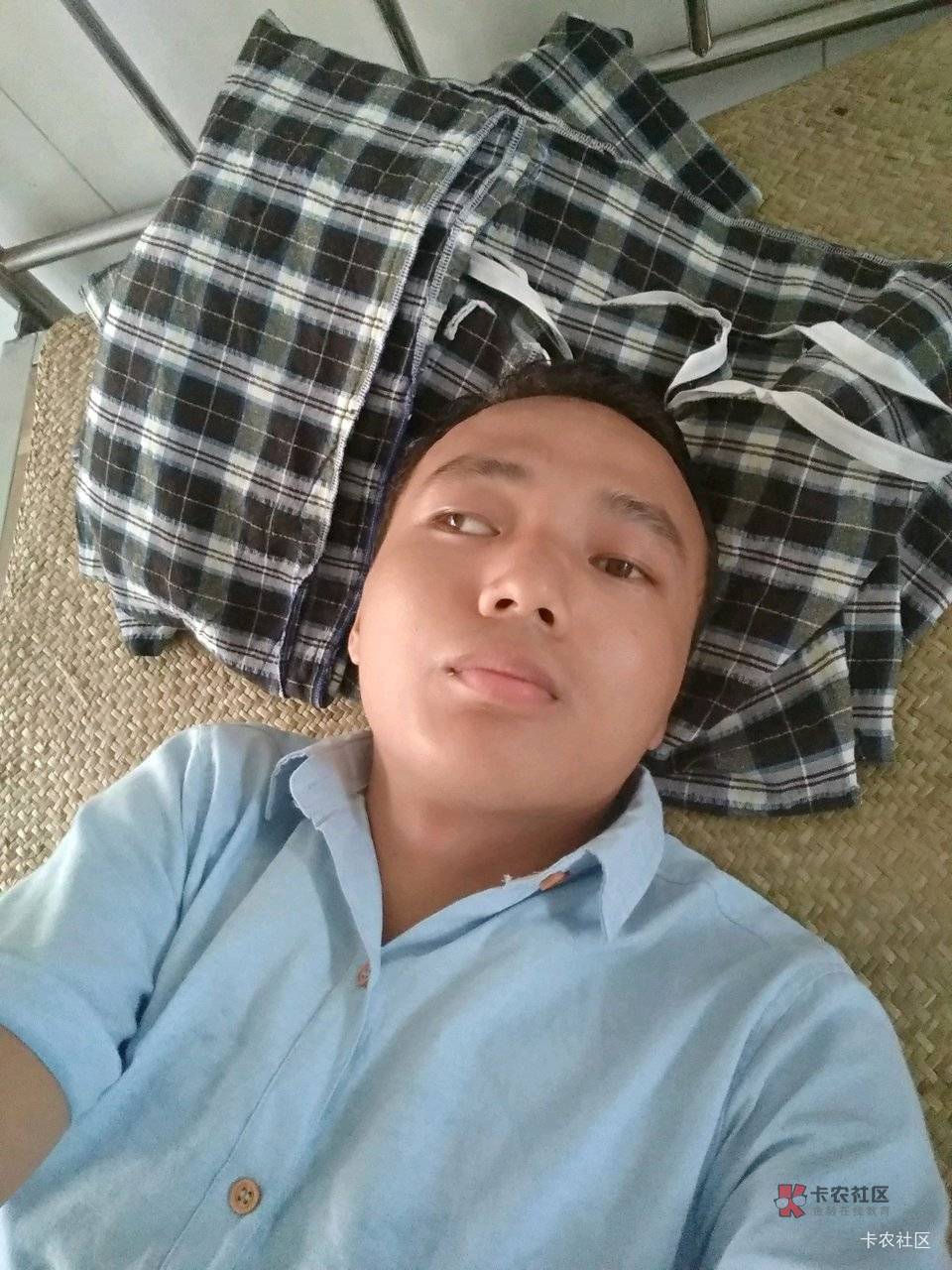 老哥们在挂壁房已经一个月没出门了。怎么办。

8 / 作者:下岭贝瘫痪老哥 / 