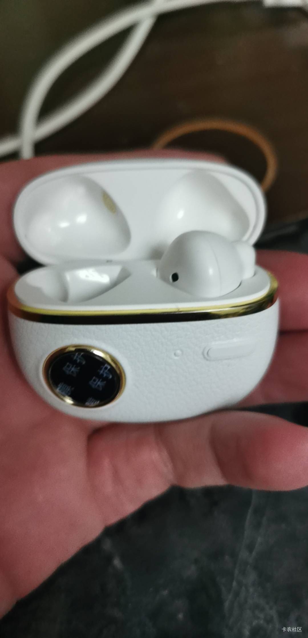 得物1申请的耳机还是挺给力的，比起那个电池废了的苹果耳机一点不输

76 / 作者:卡卡卡卡夫 / 