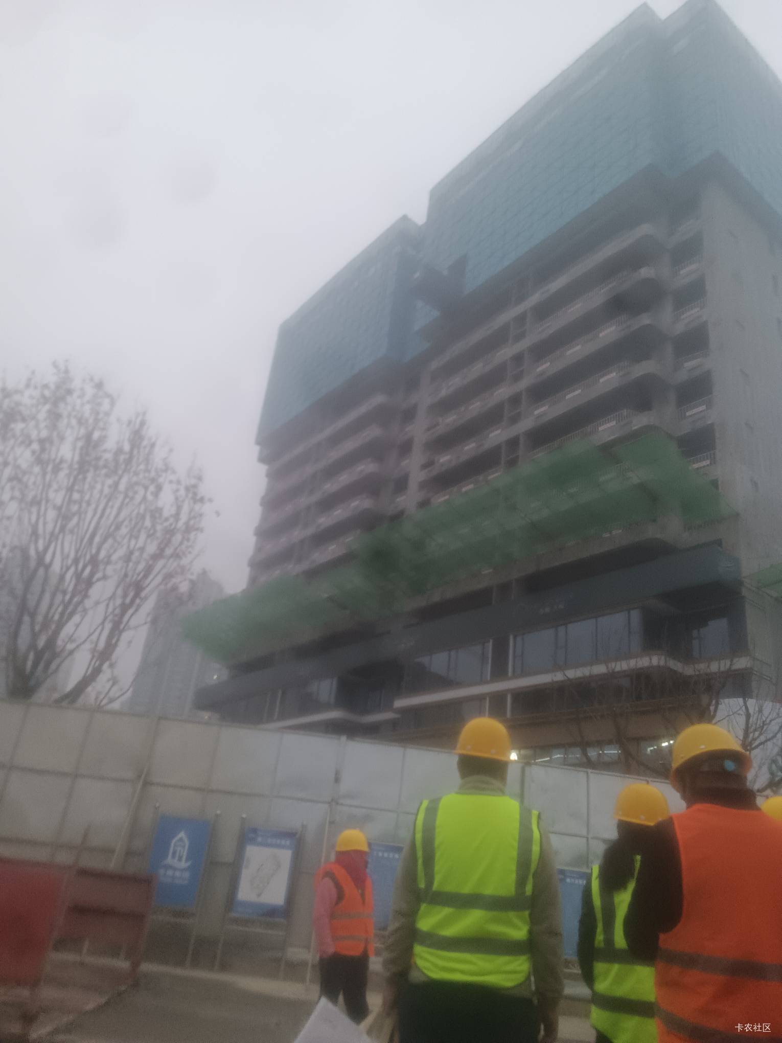 进来心脏就不舒服了，用了个假名字进来路费10马甲20一包烟40没了，中午不管饭，感觉今48 / 作者:骑着蚂蚁凿大象 / 