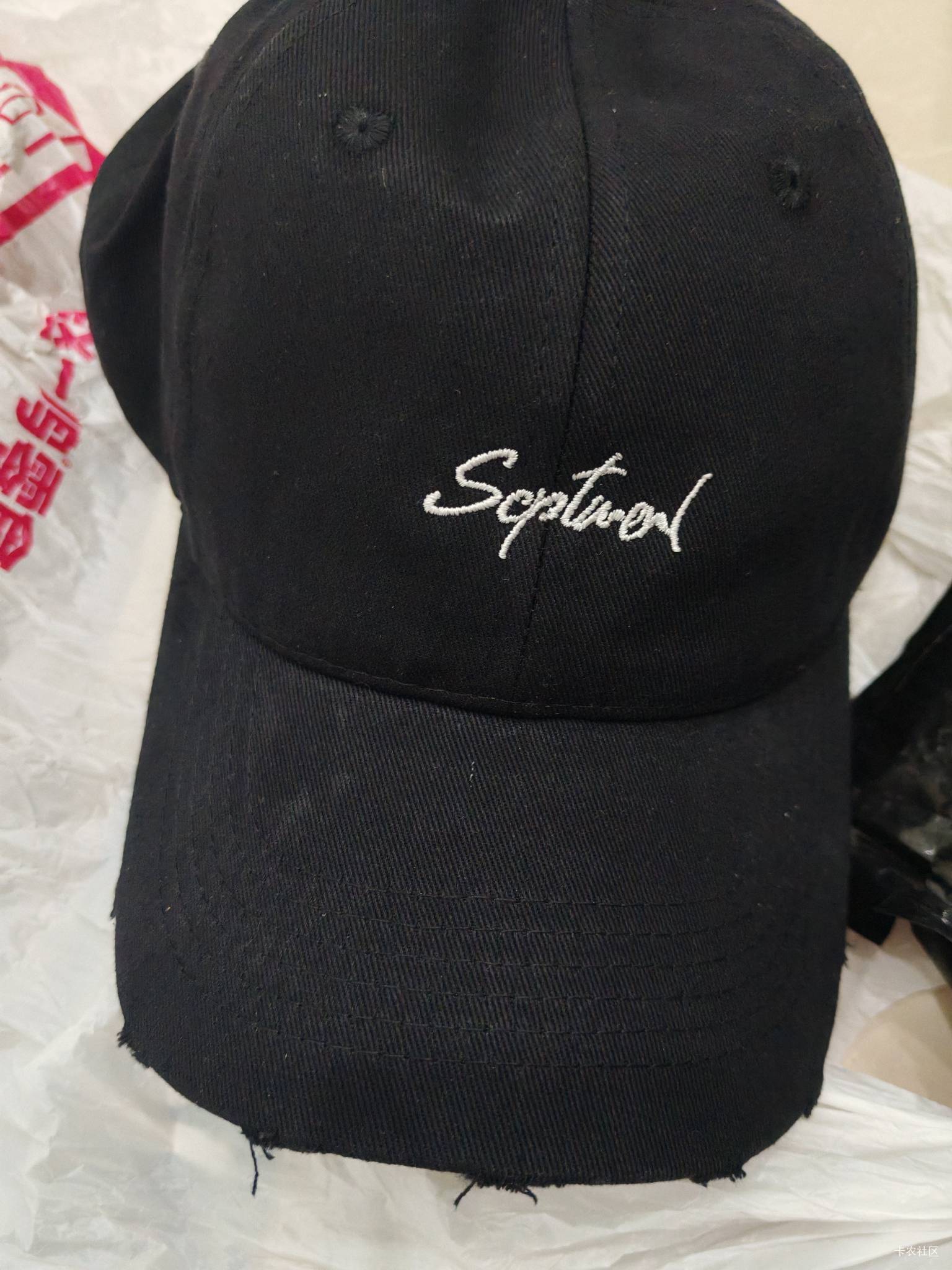 得物给我发了个坏帽子，帽檐都是开线的


92 / 作者:火星万能的地瓜 / 