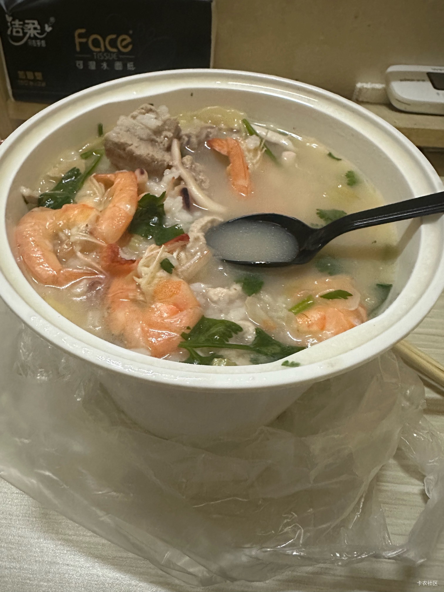 跟着快手学的柠檬虾还挺可口的，一下就吃光了，跟柠檬鸡爪味道差不多

27 / 作者:初心ic / 