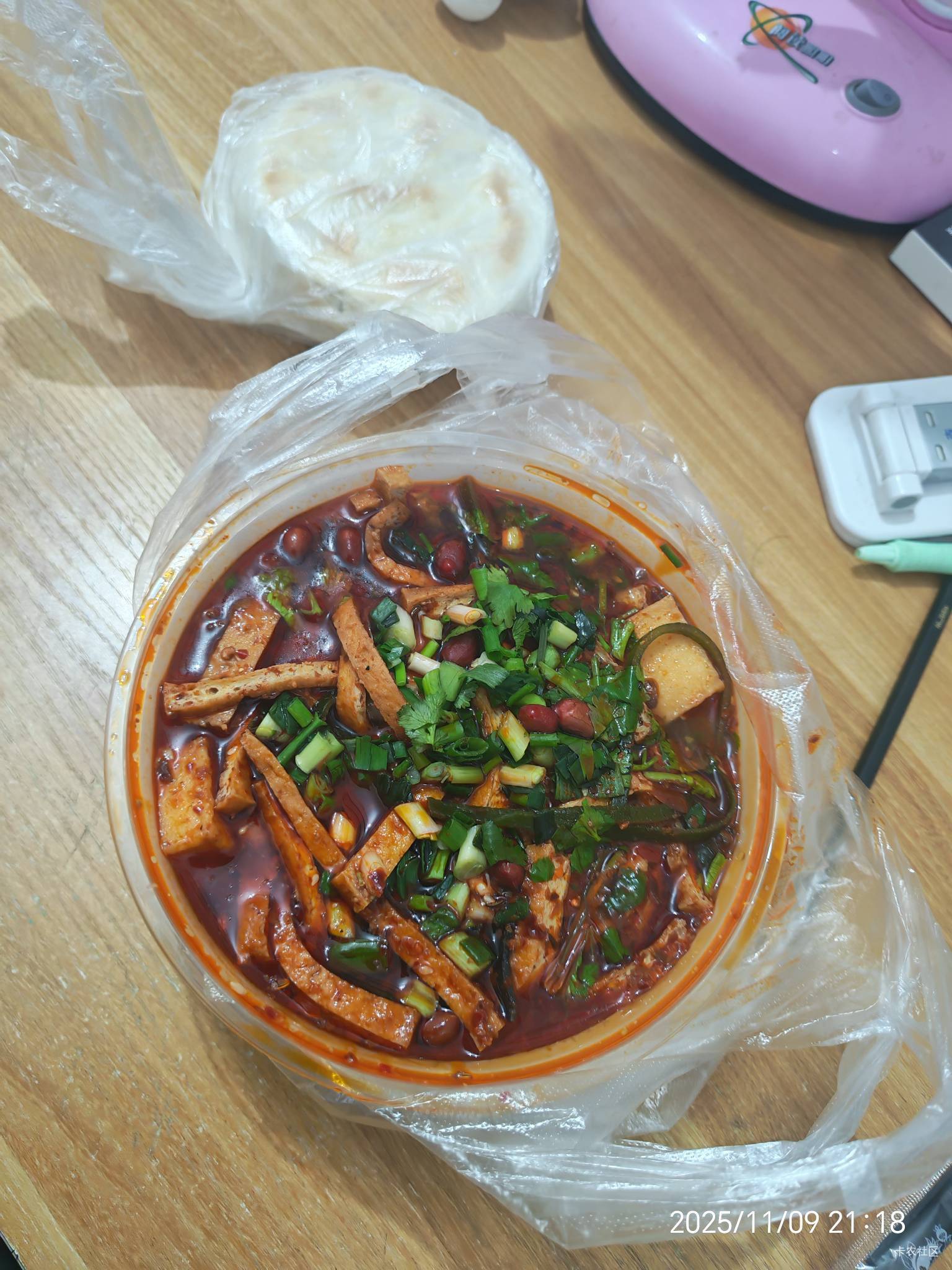 今天第一顿饭，烩菜+2个饼＝11元

98 / 作者:你我已入账 / 