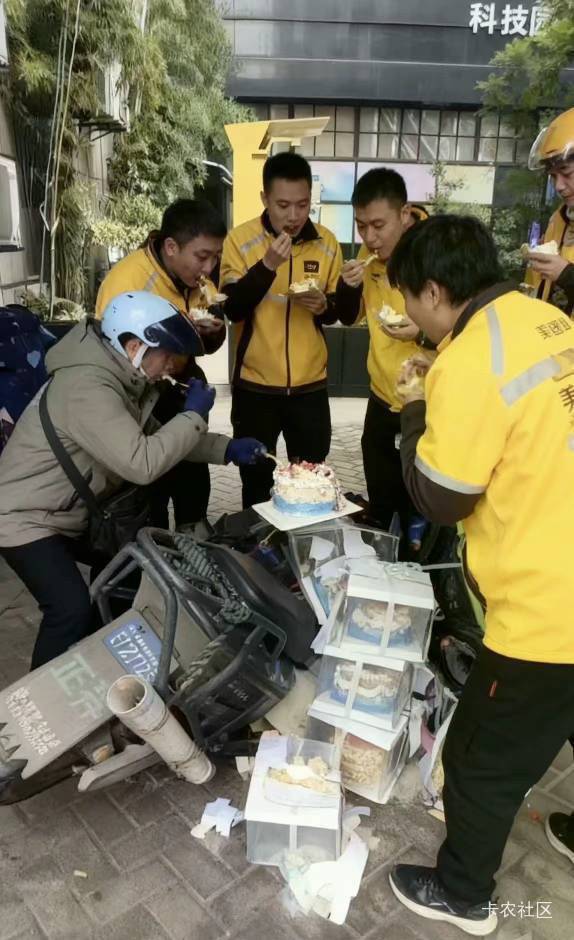 20蛋糕券没什么用啊，没什么能换的，美团10没货，美团这个是不是叠加券啊，能叠加换516 / 作者:祖传手艺活 / 