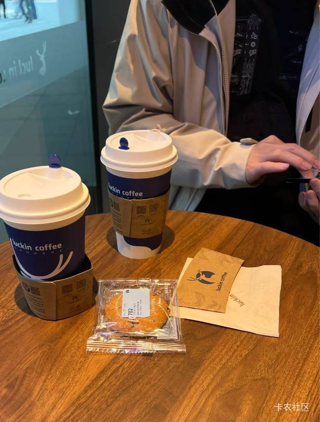 又一次和卡农老哥面基了，让人震惊的是，我一直以为卡农里面都是年纪大的挂b仔，没想71 / 作者:白衣卿相风 / 