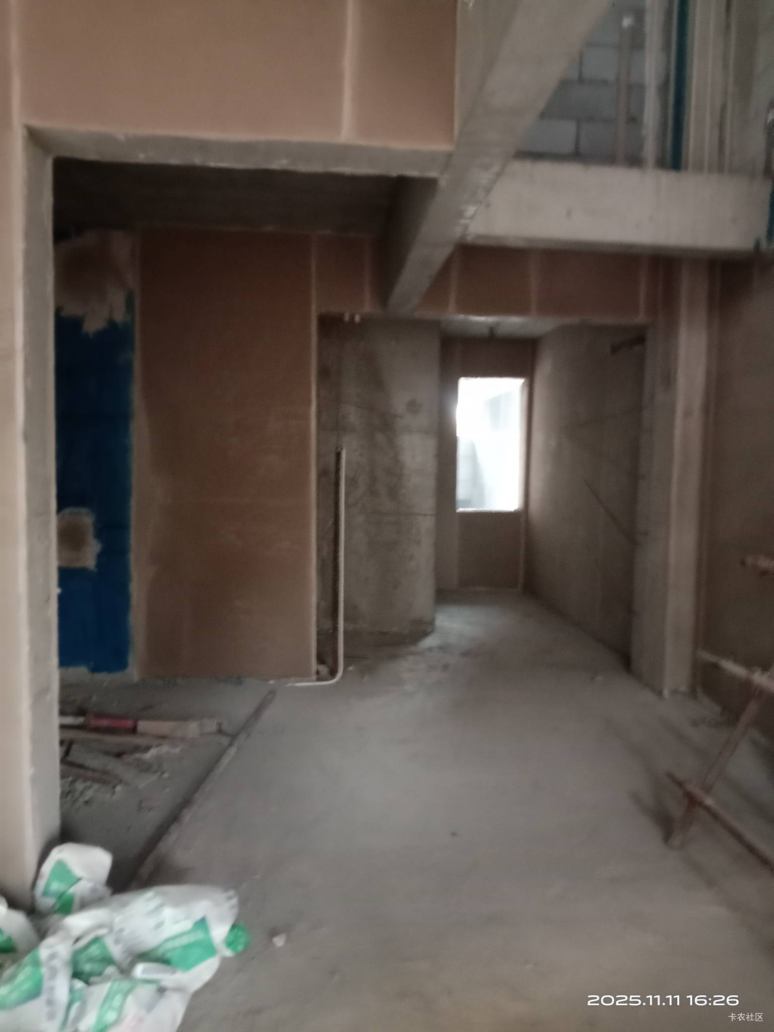 找到一个挂壁烂尾楼。

69 / 作者:mmmmkbh / 