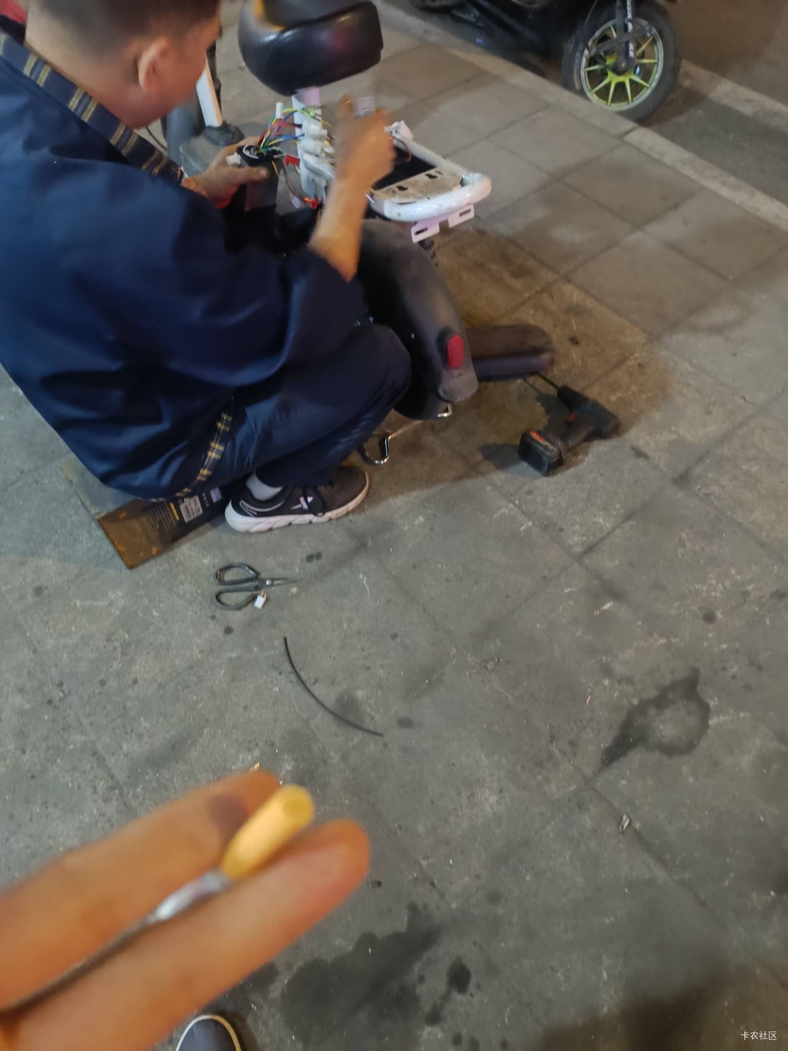 电车老是修 毛病多  又去80毛。

89 / 作者:开弓没有回头箭 / 