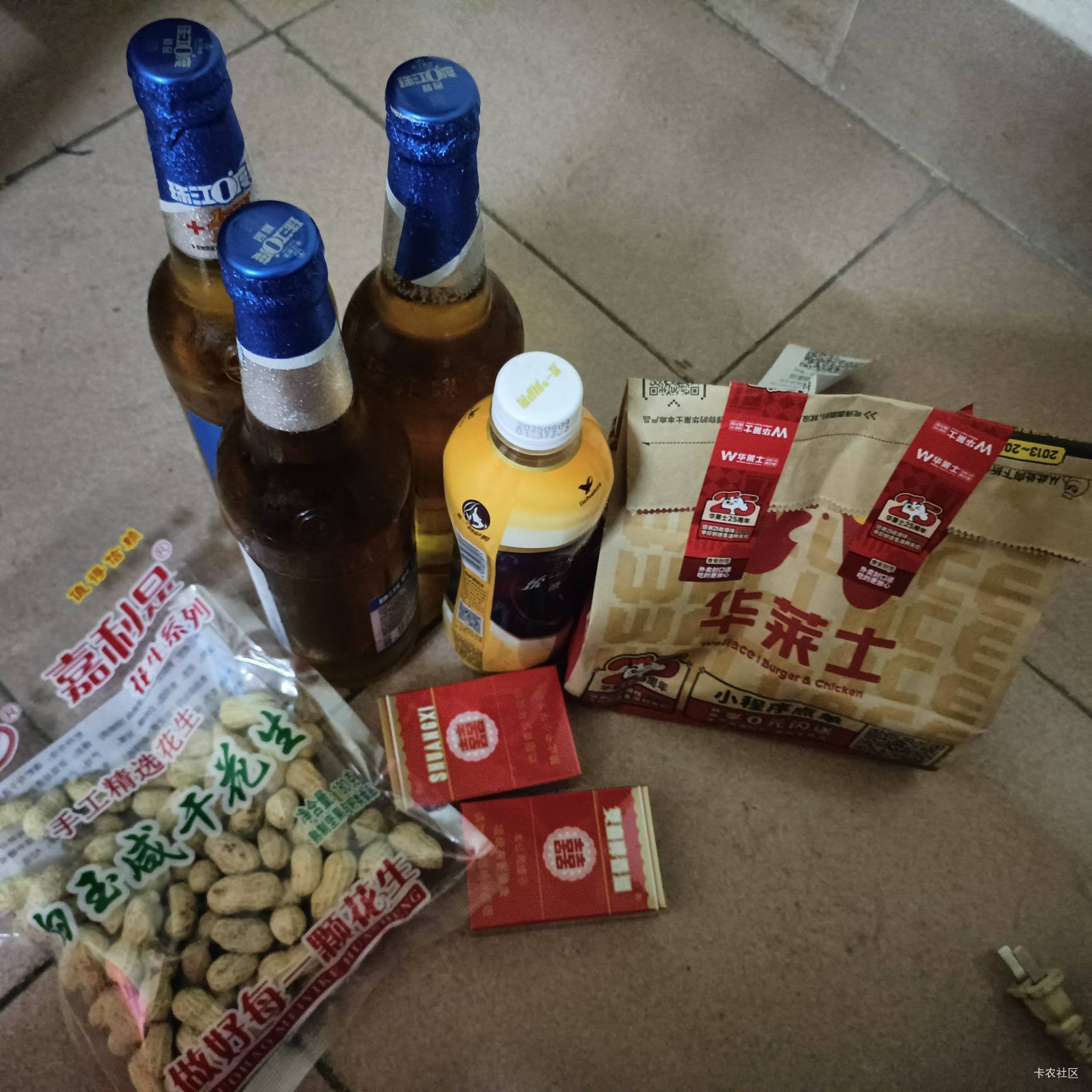 今天村里分了红！买了一只手扒鸡几瓶酒喝点

88 / 作者:舔歪了 / 