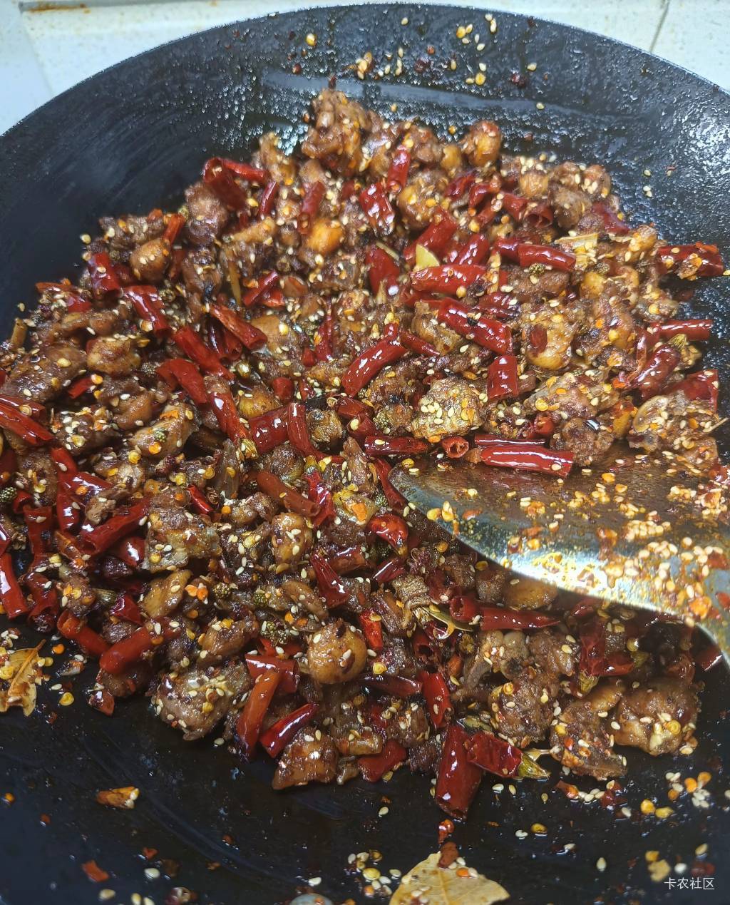  我小时候去奶奶家，奶奶在炒菜，我看到是一锅鸡肉，她连忙把锅盖盖上，还说没有我的11 / 作者:神境 / 