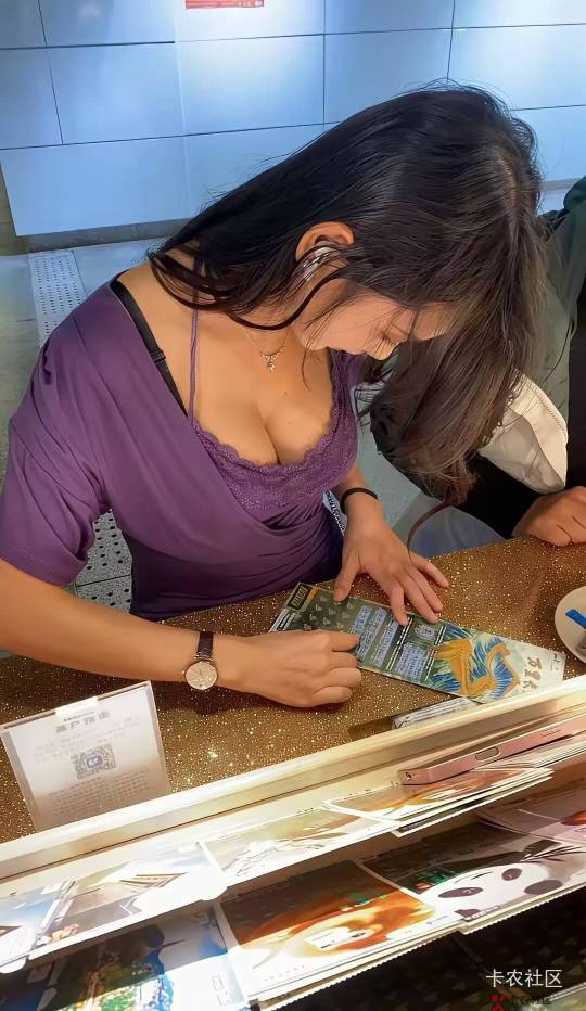 真踏马信了你的邪  假绑信用卡给组合券包  6.08分开用  生怕你用不完






38 / 作者:不伦不类很正经 / 