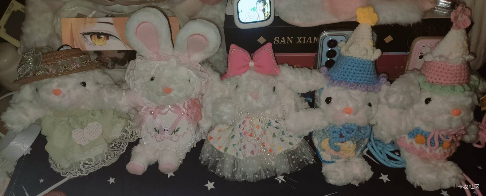 怪不得钱总是花着花着就没了 一收拾就找出来好几个小兔子 猜猜这几个多少钱买的

78 / 作者:秋萤 / 