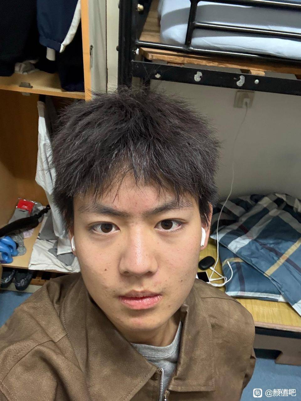 你们照镜子的时候，会不会觉得自己长的丑

34 / 作者:好好做个卡农人 / 