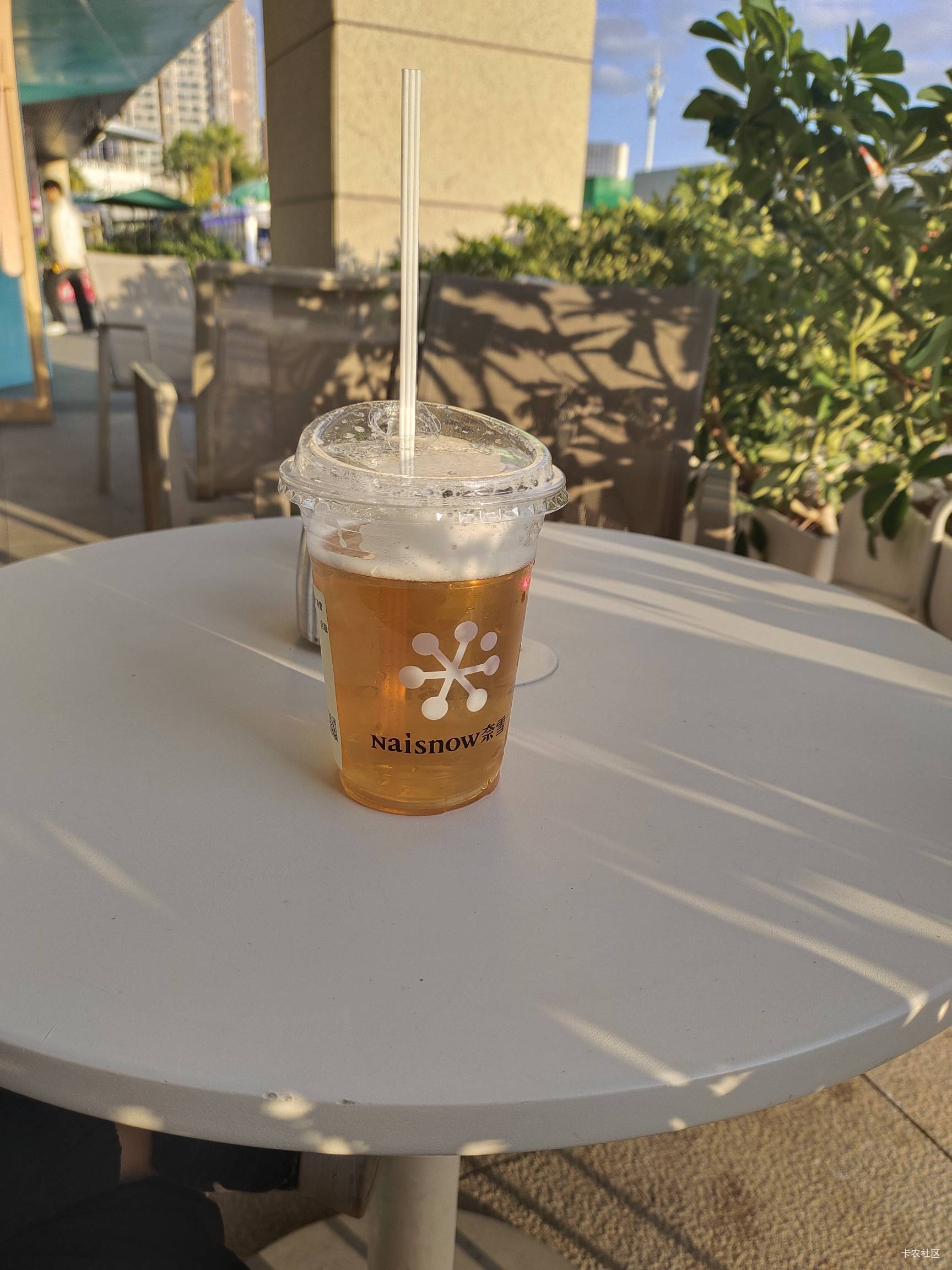 奈雪竟然出了9毛的森林观音新品，鱼上卖5.5，以前都喝20多的，现在录不到毛消费降级了18 / 作者:菲菲飞呀飞 / 