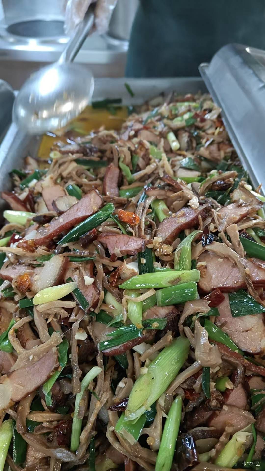 今天忘记抢免单了，只能吃个挂壁猪脚饭


48 / 作者:李少9527 / 