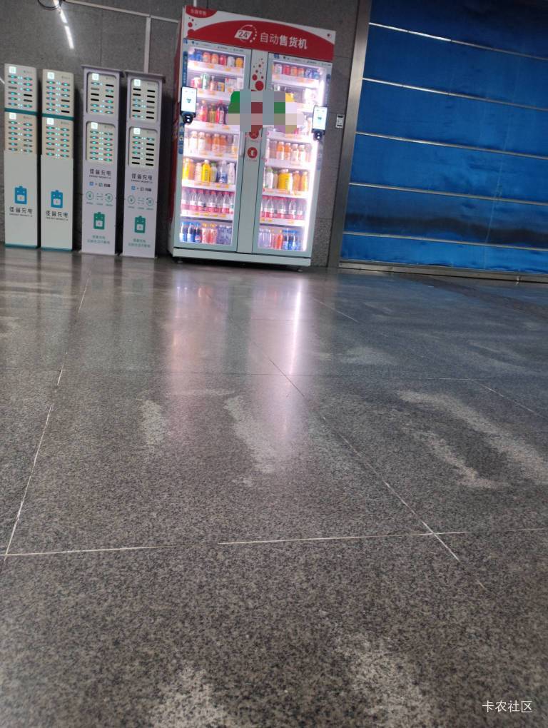 老哥们有什么方法不用花钱就可以给手机免费充电?猴子王，因为昨天坐火车晚点到我已经8 / 作者:猴子乖宝宝 / 