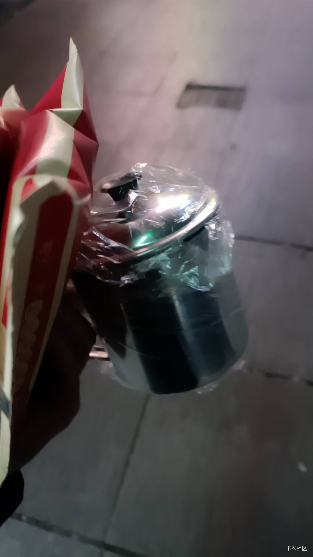 两包瓜子10块，一个不锈钢杯子10块，贵吗，老哥们，便利店不让还价

85 / 作者:努力努力再努力2 / 