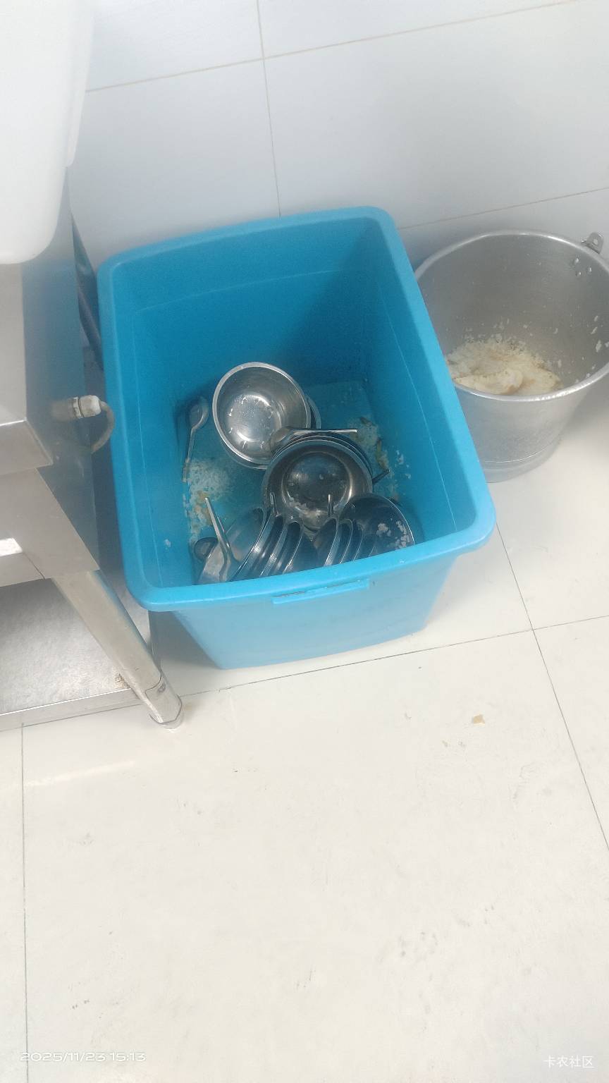 老哥们快来献点点光荣又有得食又有得拿





13 / 作者:卡农最后一位帅哥 / 