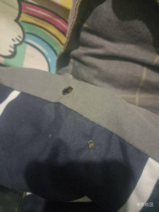 新买的被子抽烟烫了2个洞，以前还没发现

42 / 作者:瘸腿仙狐蓝雨亮 / 