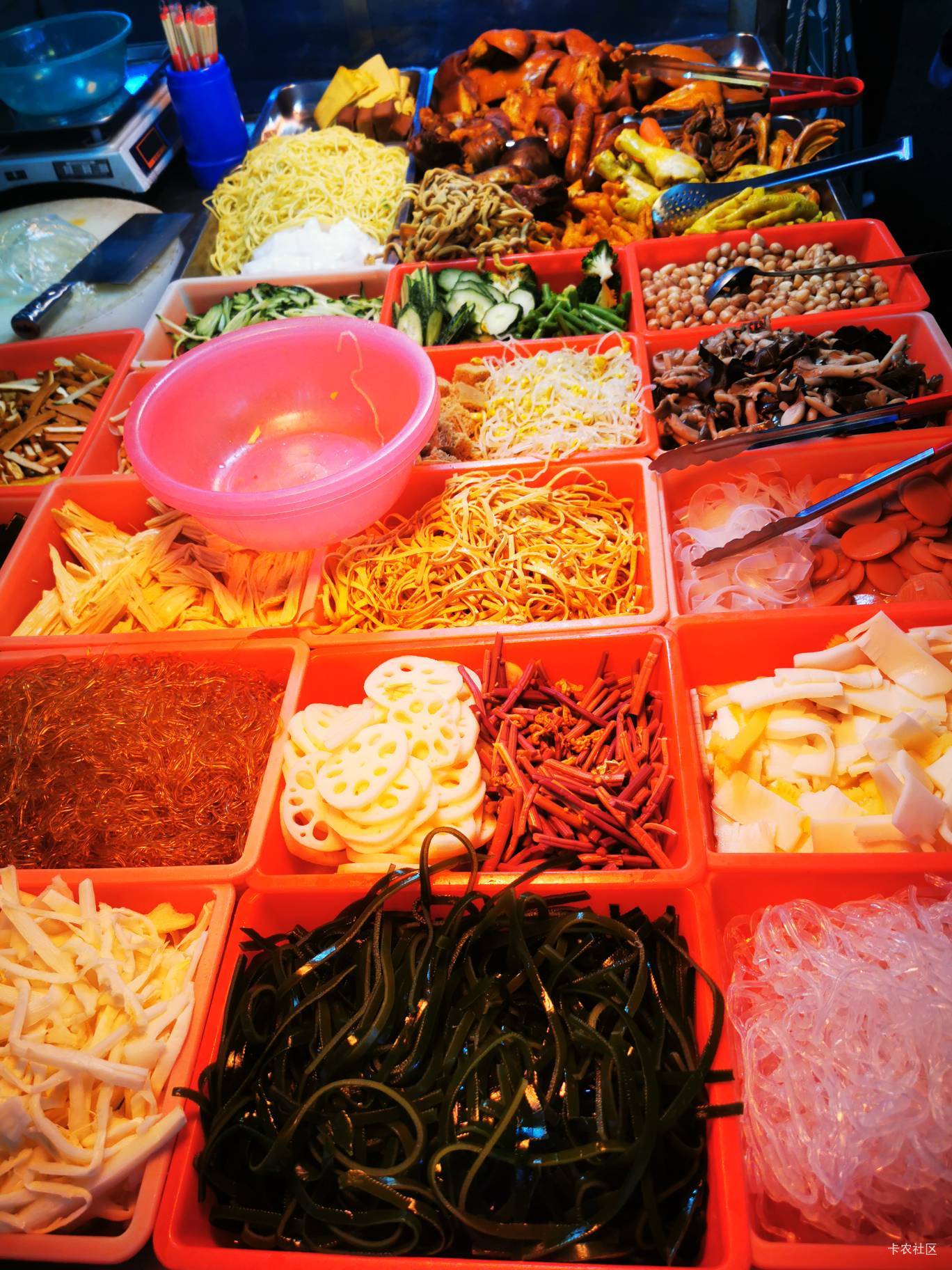 好家伙，凉菜这里夹一点那里夹一点一上称30块钱没了

63 / 作者:阿生的故事 / 