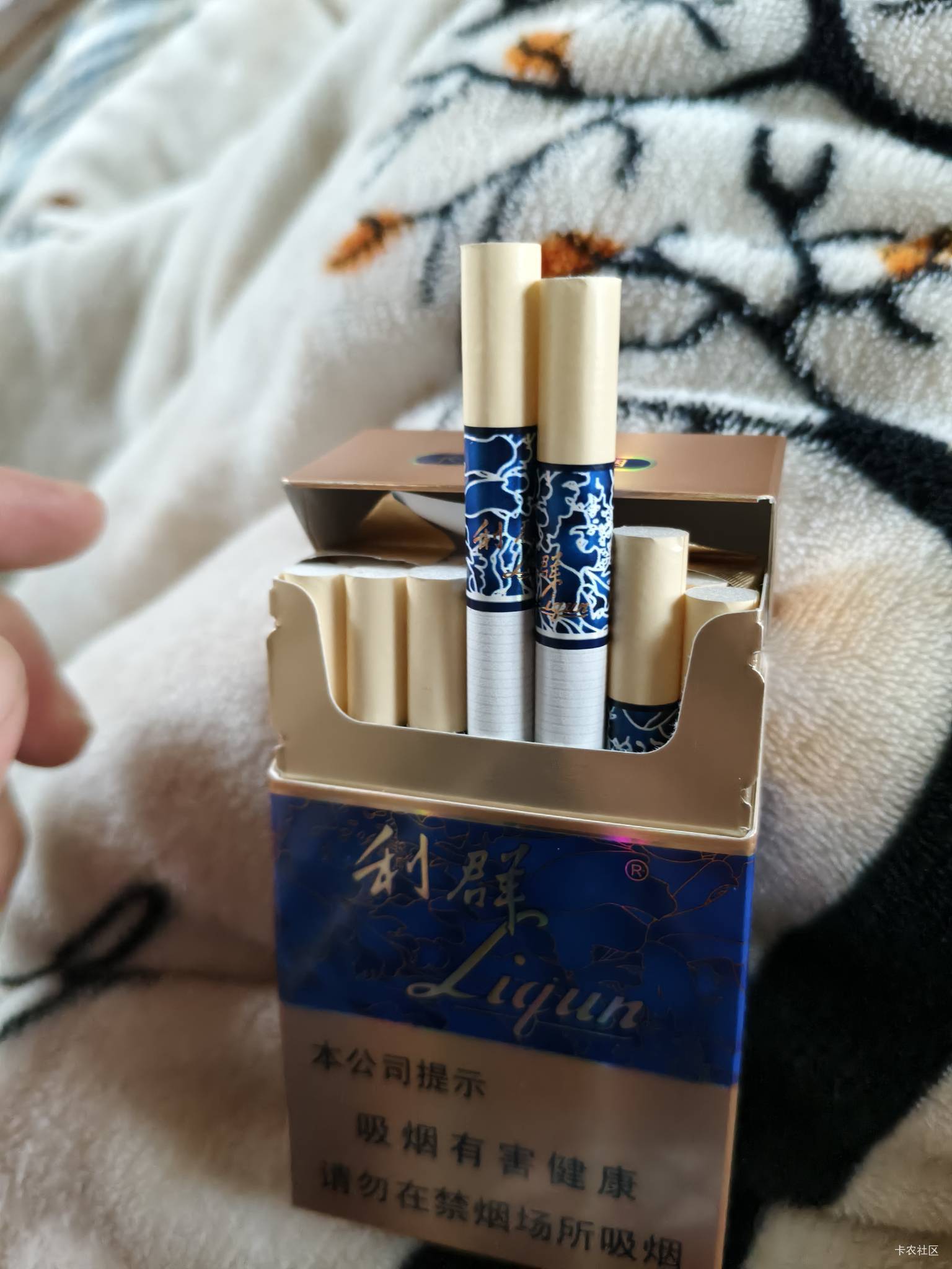 这烟只要20了？，刚去买白利群，老板说没货，拿了包这个说20一包，是不是弄错价格了。65 / 作者:那年风月 / 