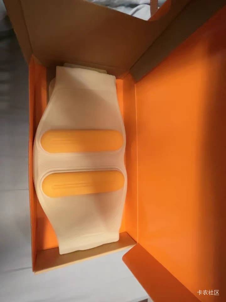 平安金管家的腰部按摩仪到了，淘宝旗舰店报价600+，京东报价500+，也不知道这凭啥这么88 / 作者:本宝宝金 / 