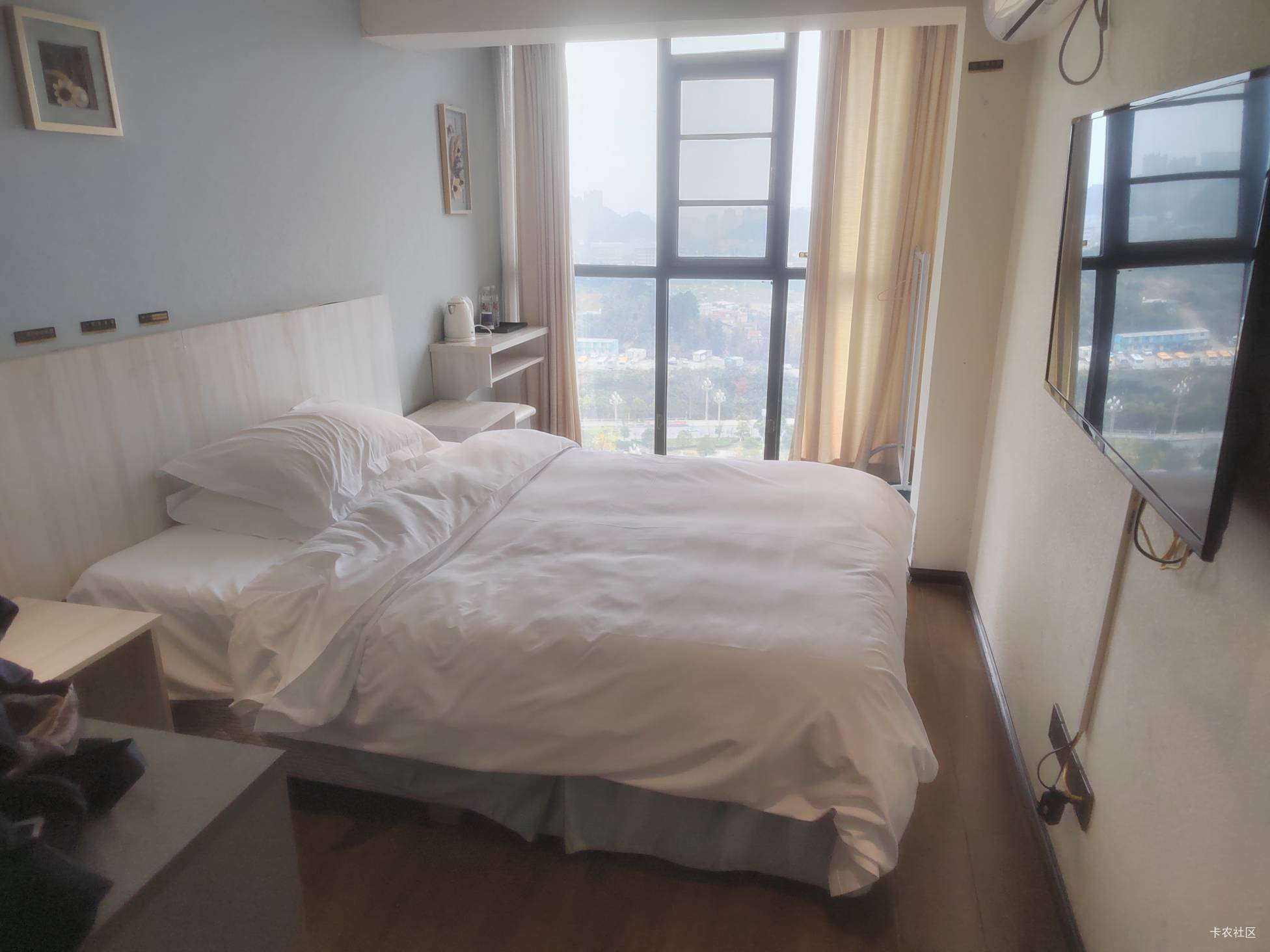 挂壁在贵阳北站附近了，40-50左右的酒店真tm多先住一段时间吧

55 / 作者:深海°y / 