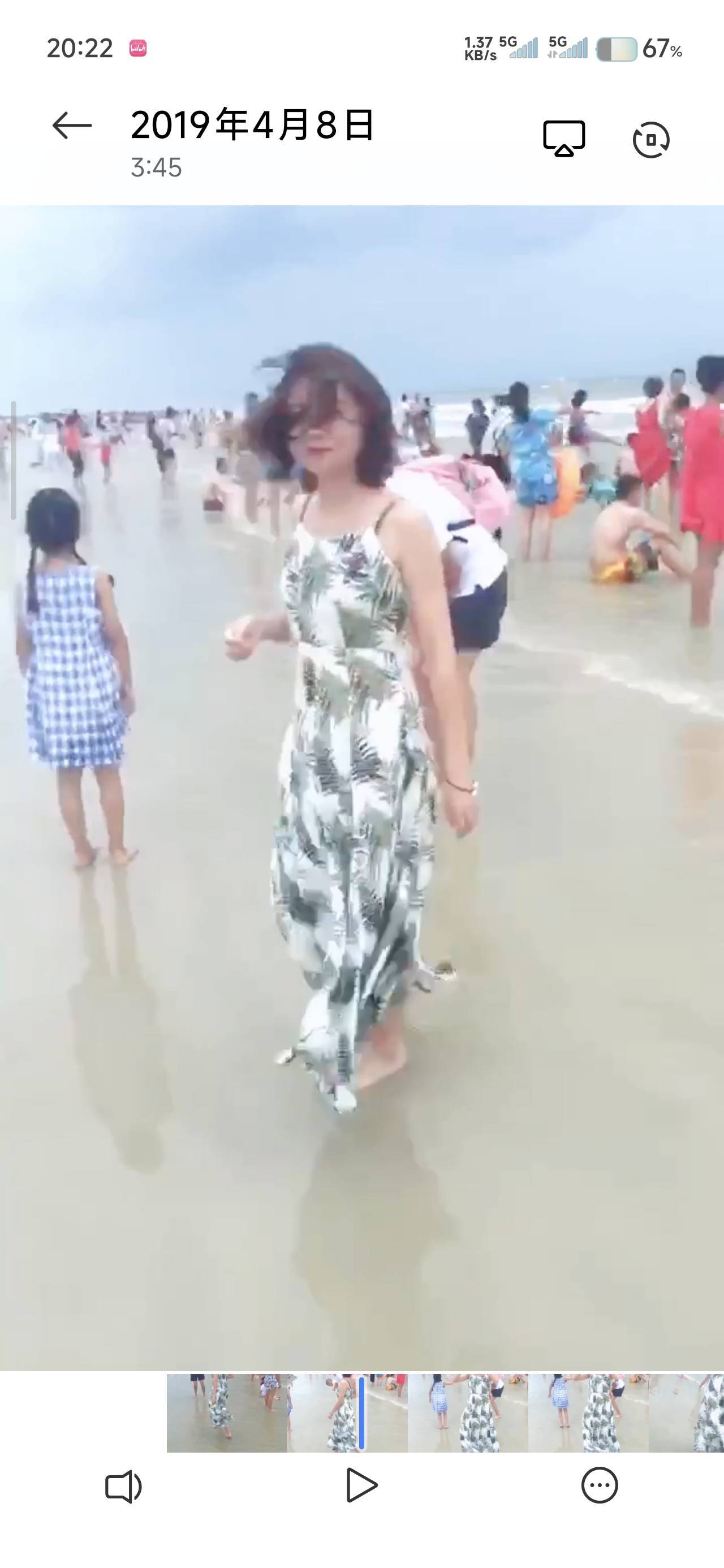 我也没想过会有这么巧的事情，本来刚点了外卖都还没来得及吃，一直把她抖音所有视频都31 / 作者:那个女孩呀 / 