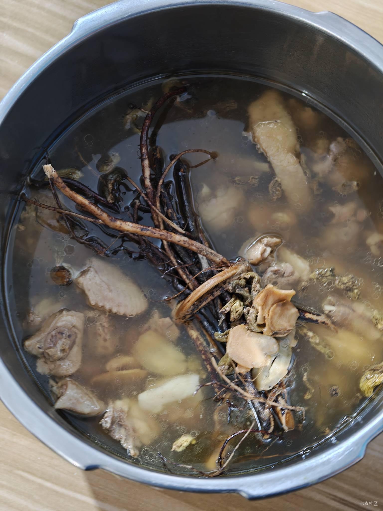 孤独的人吃五指毛桃炖鸡汤靓汤喔

45 / 作者:神孙策 / 