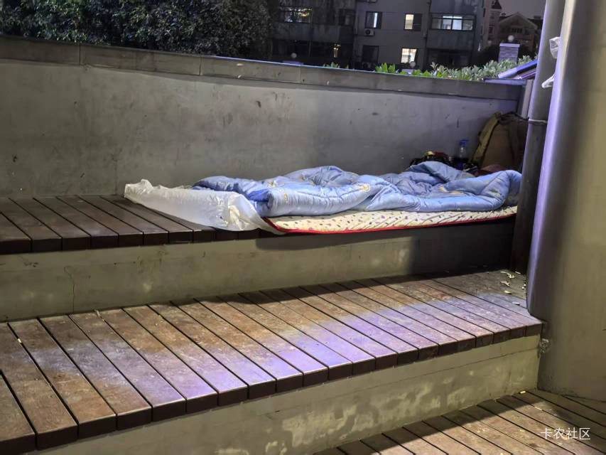 @素质低下 @神孙策 啵啵救我

46 / 作者:老李很衰 / 