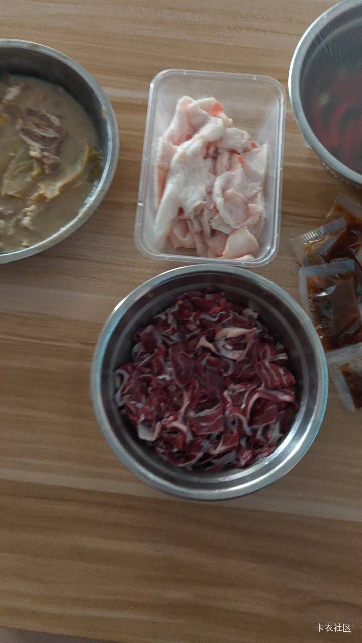 孤独的人准备打牛肉火锅，今天吃三花趾＋胸口油。

65 / 作者:神孙策 / 