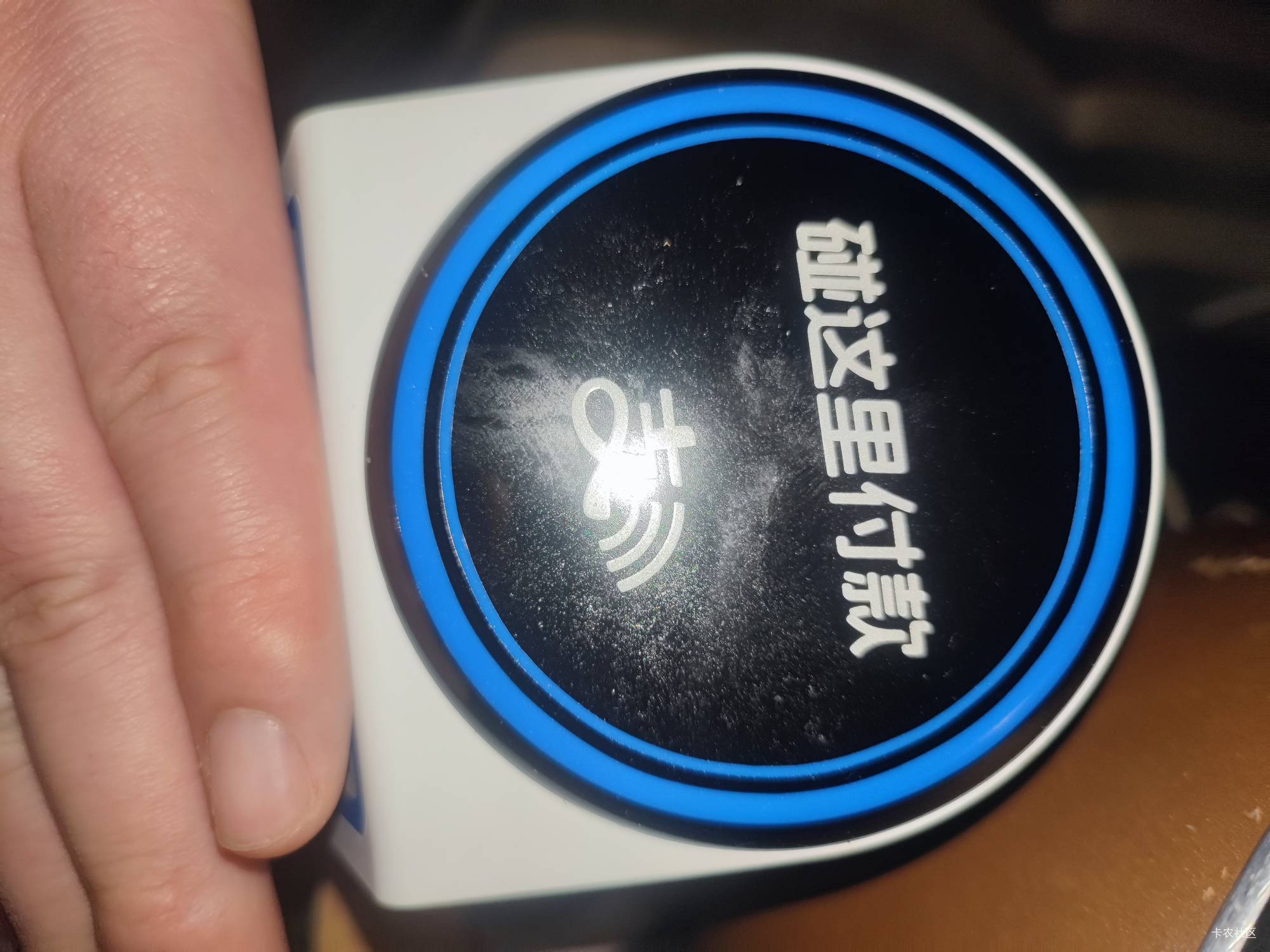 没想到老哥脸皮厚到为了碰一碰，分好几次付款
今天早上在美宜佳看见一个老哥买一包烟47 / 作者:Lanceshu / 